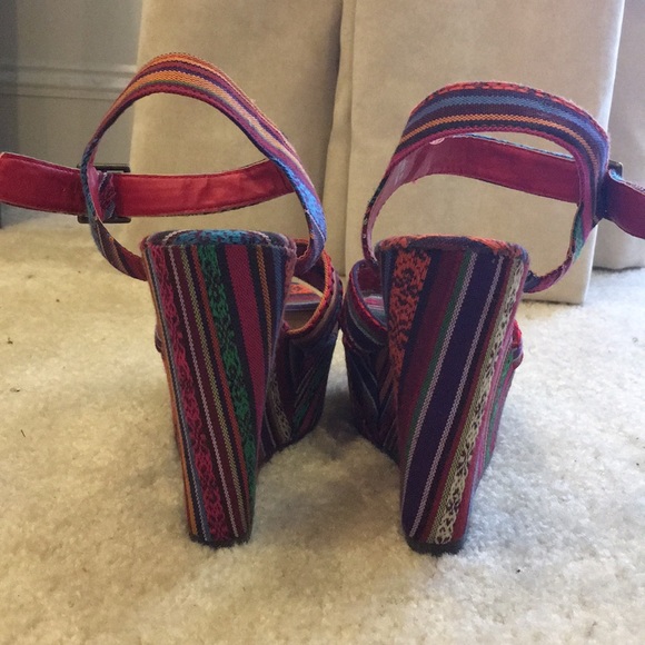 Multicolored Tribal Print Wedges - Picture 5 of 6